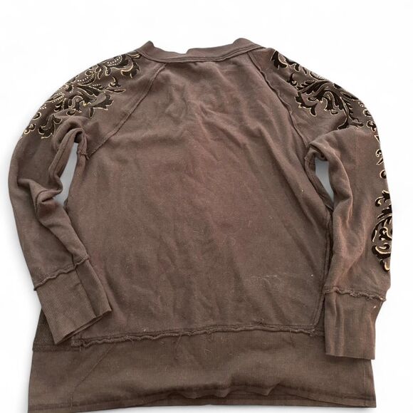 Y2k Black Long Sleeve Top Fleur De Lis Designs on the sleeves - Picture 2 of 3